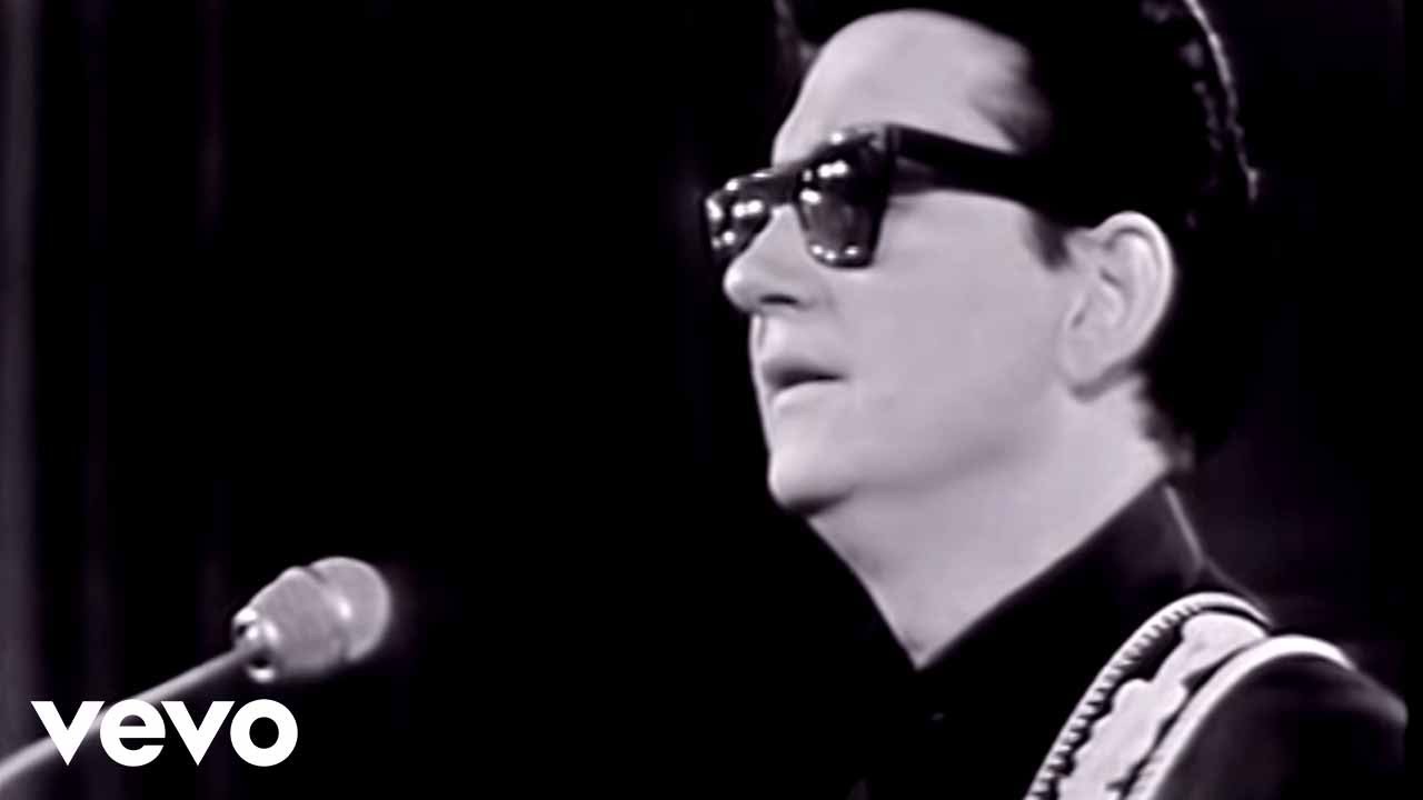 Roy Orbison Performs 'Crying' Live at the 1965 Monument Concert 🎶