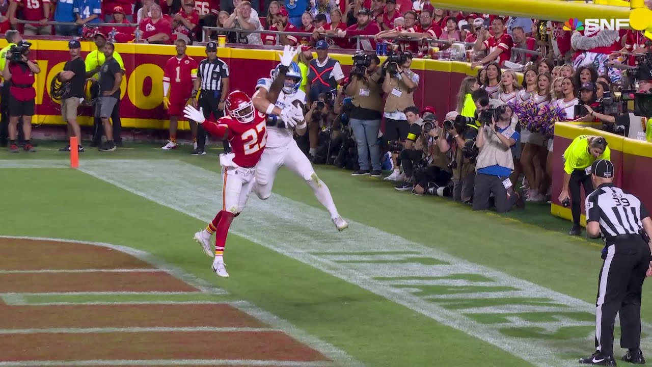 LaPorta Makes Incredible Tight-Window Catch for TD ๐