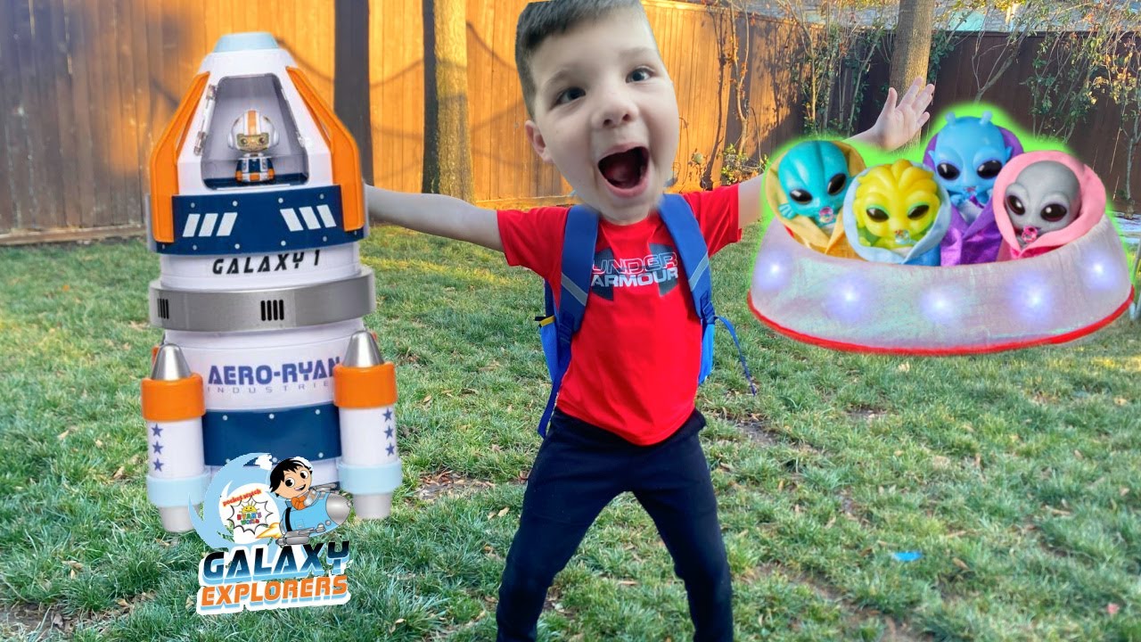 Backyard Scavenger Hunt! Caleb & Mom Find Baby Aliens & Toys 🌟
