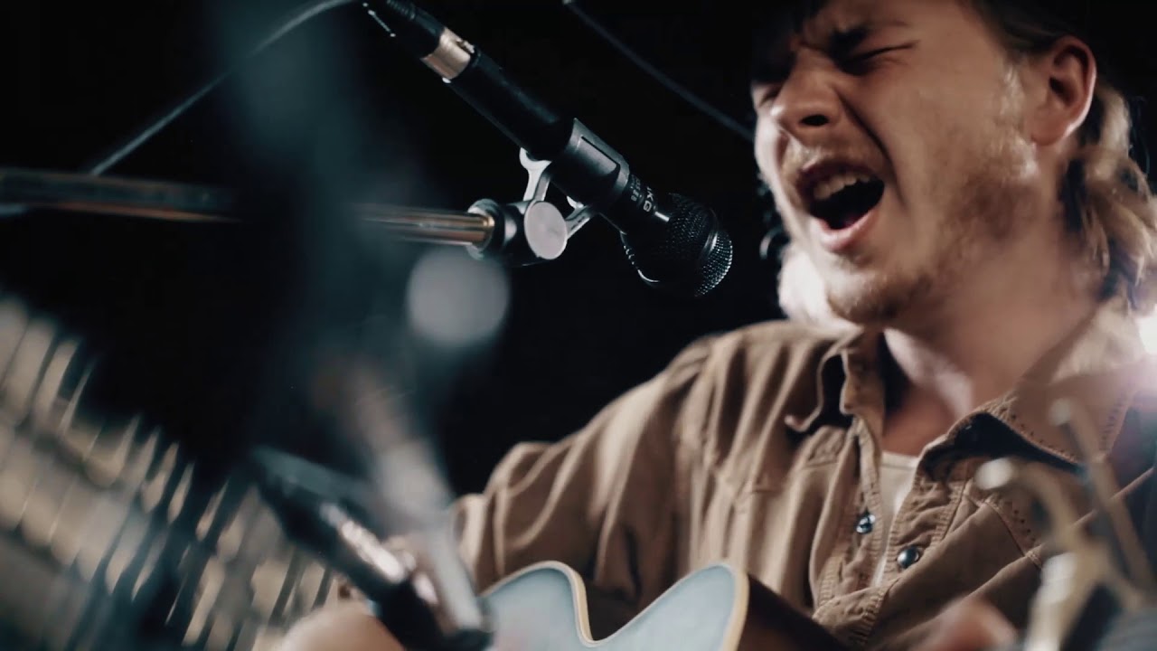 Colter Wall's Haunting 16 Brewery Sessions: 'Sleeping on the Blacktop' 🎸