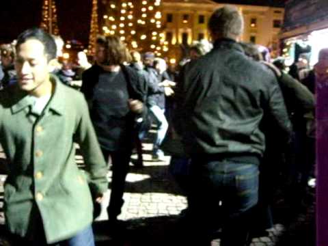 WCJ dansar Lindy hop vid glasburen, Musikhjälpen 2011