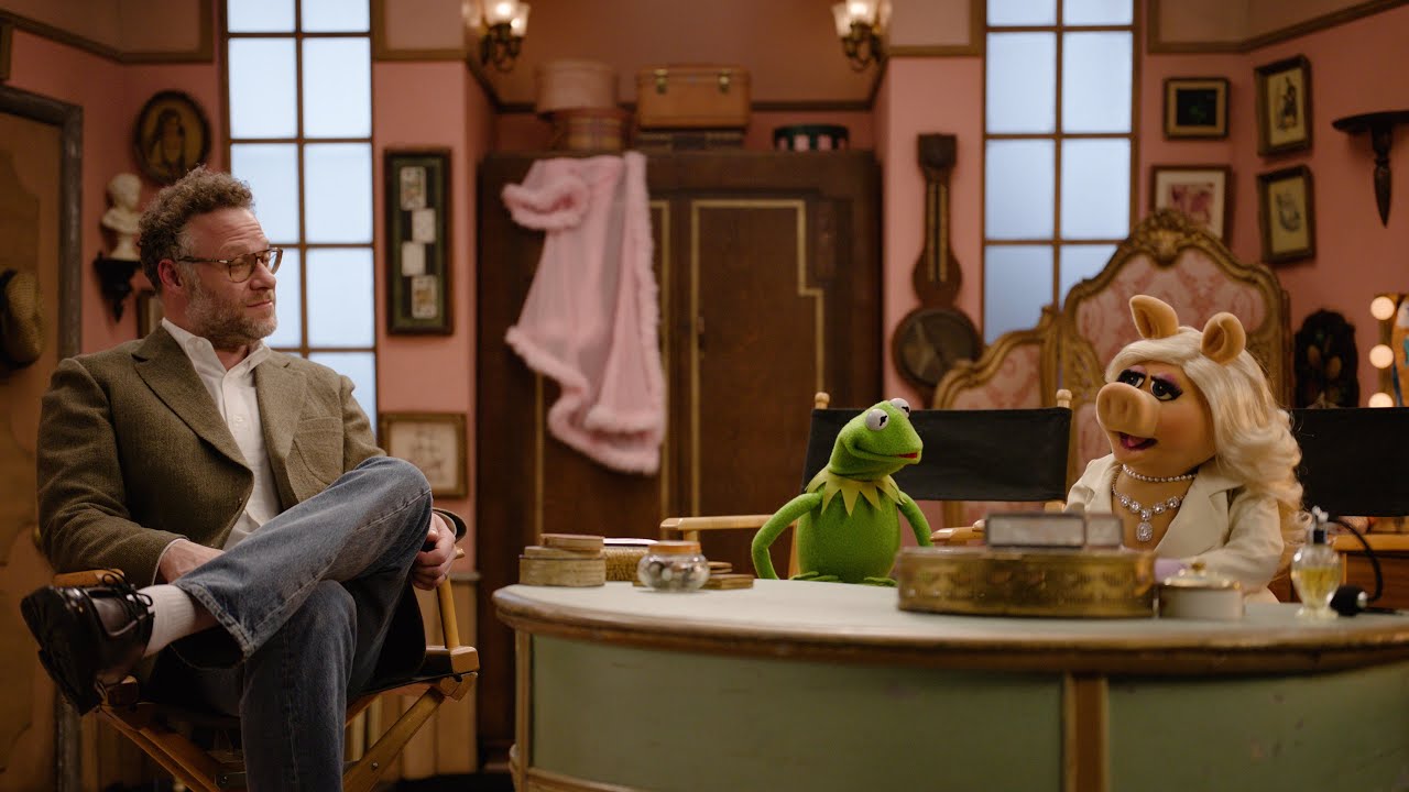 Seth Rogen Reunites with Kermit & Miss Piggy on The Muppet Show 🎭