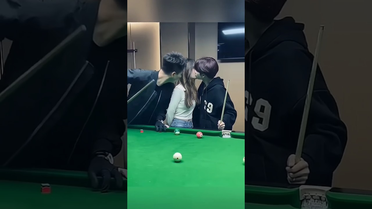 Cute Girl Performs Speed Cover of The Weeknd's Hit 🎶