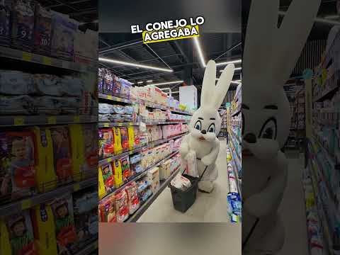 “Empleado de Supermercado Disfrazado de Conejo Regala Sorpresas a una Familia Humilde” #shorts