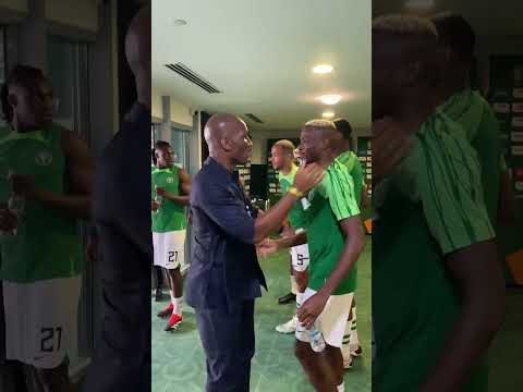 Didier Drogba vient saluer Victor Osimhen et les Super Eagles 🦅 #shorts