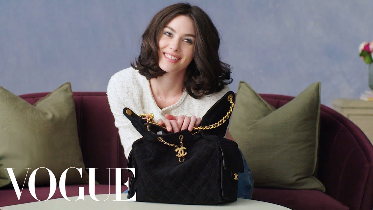 Inside Gracie Abrams’s Chanel Bag 👜