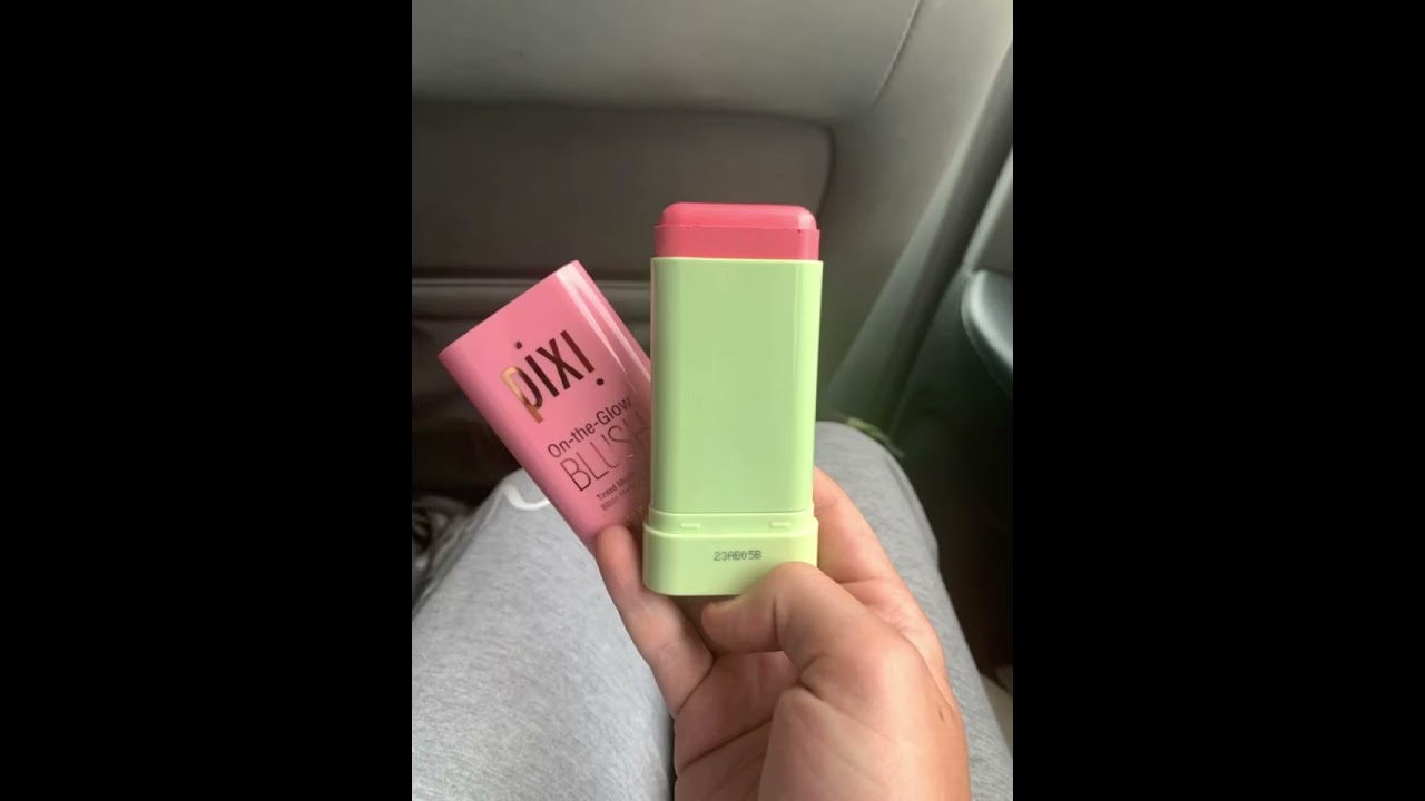 Join the Sing-Along Fun with a Preppy Aesthetic Vibe