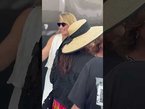 "إيناس الدغيدي تنتظر لحظة خاصة قبل المغادرة!" #mg_group #إم_جى_برودكشن