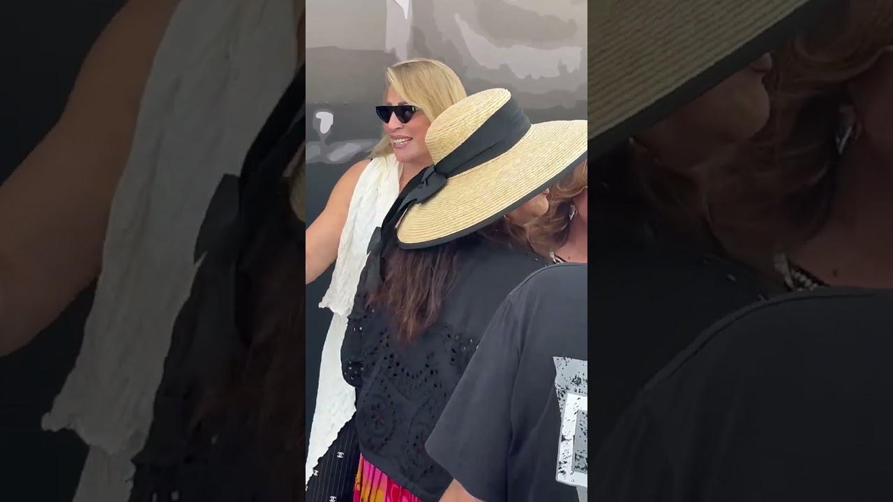 إيناس الدغيدي تنتظر زوجها بلحظة رومانسية ❤️