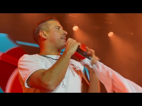Francesco Gabbani Performs 'Occidentali’s Karma' at Verona Arena 🎶