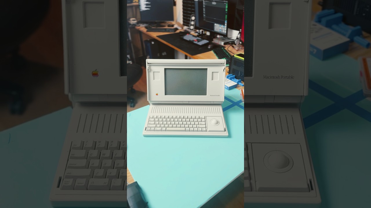 Discover the Vintage Macintosh Portable: A Retro Computing Classic 💾