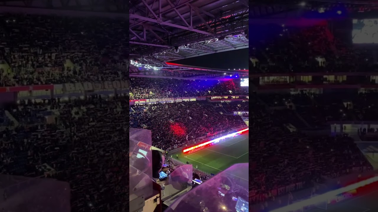 Ambiance Électrisante au Groupama Stadium lors de l’Hymne OL - RC Strasbourg ⚽