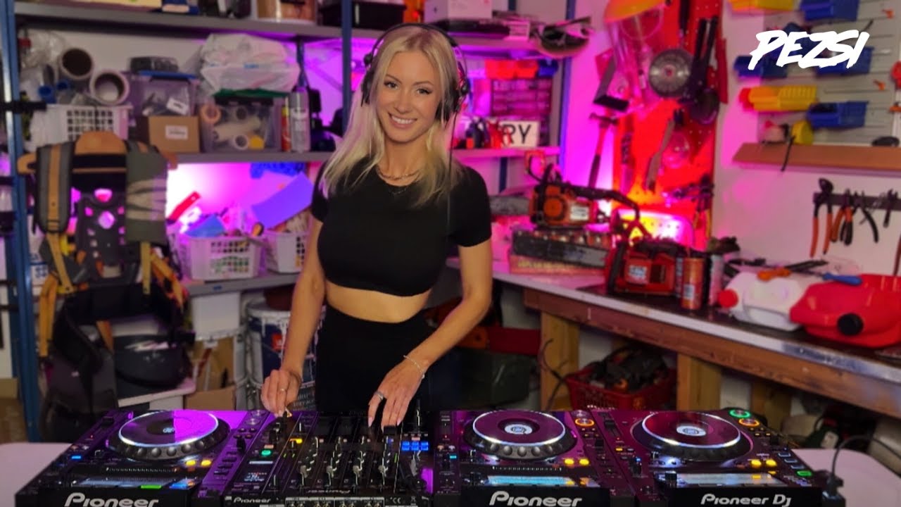 PEZSI DJ-SET 2025 at The Garage | Techno & Acid Vibes 🎶