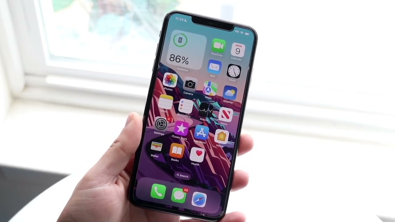 iPhone XS Max in Late 2025? iOS 18.7.2, Battery & Upgrade Tips 📱