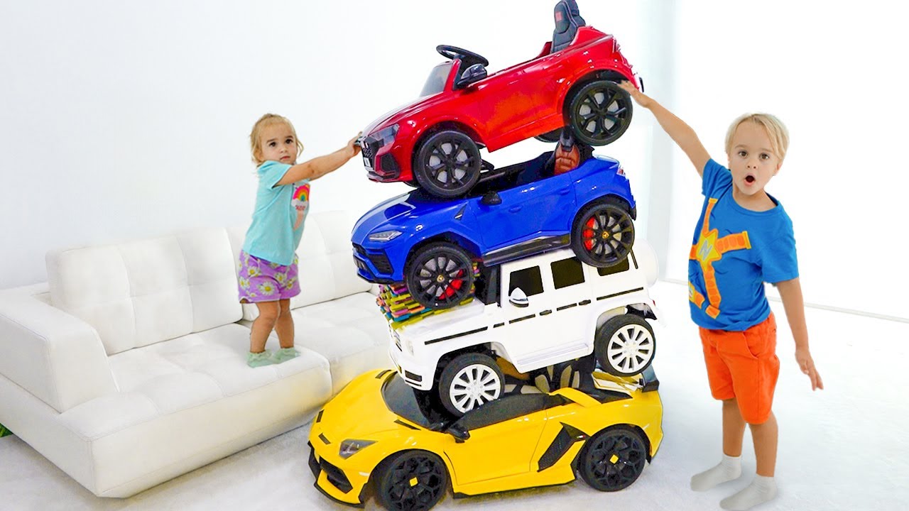 Alice and Chris Discover How to Share Toy Cars 🚗