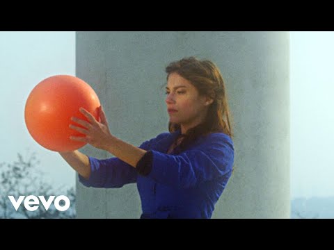 Kazy Lambist - Love Song (feat. Glasses)