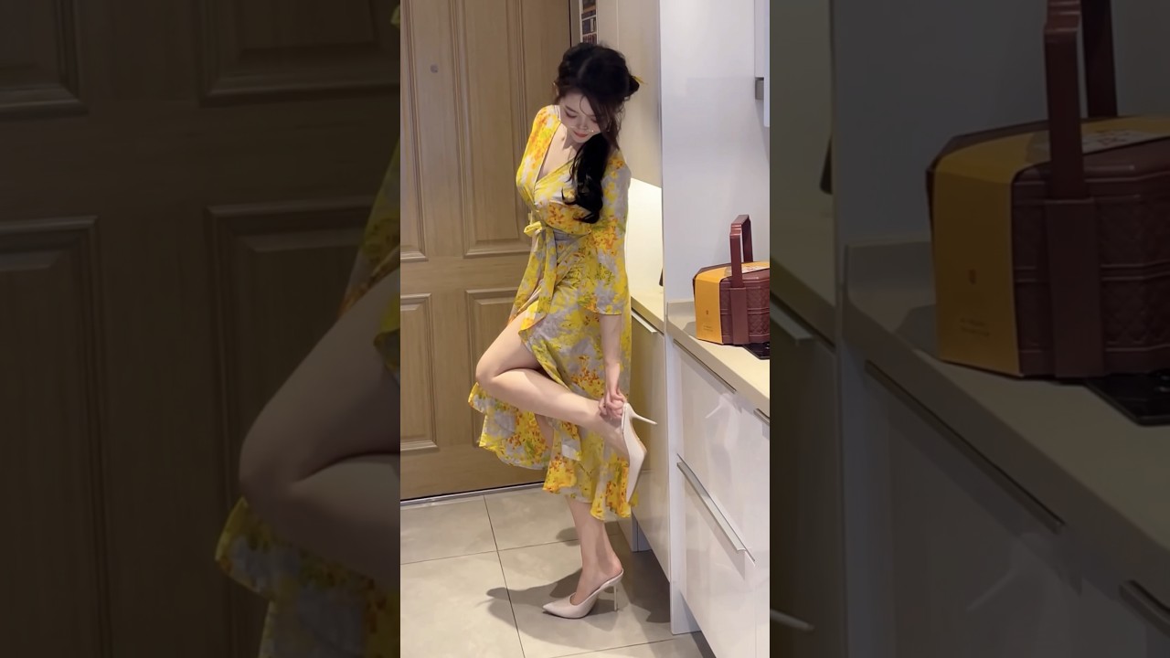 Stunning Chinese Girl with Mesmerizing Moves 🌟