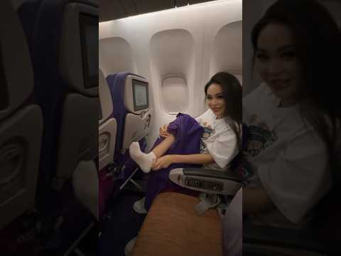 Who said you can't enjoy the view on a flight? Watch what l'm doing 😸 #socks #feet #foryou #flight