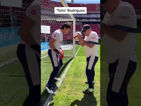 Our goalkeeper is ready to heat up the game! #chivas #goalkeeper #estadioakron