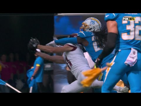McCaffrey defies all odds on field-flipping play before halftime