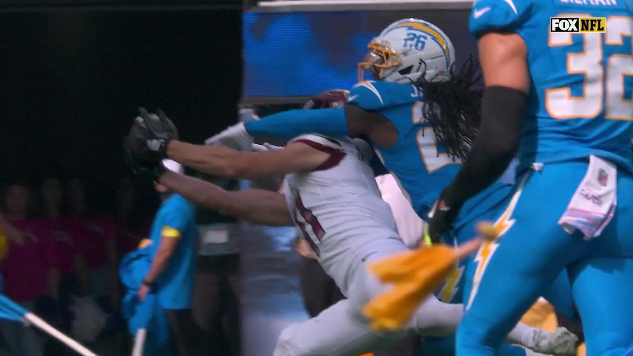 Christian McCaffrey Makes Jaw-Dropping Play to Turn the Tide Before Halftime π