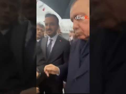 Erdoğan'dan para dağıtırken eline uzanan kişiye: 'Dur, ayıp ayıp!' #Shorts