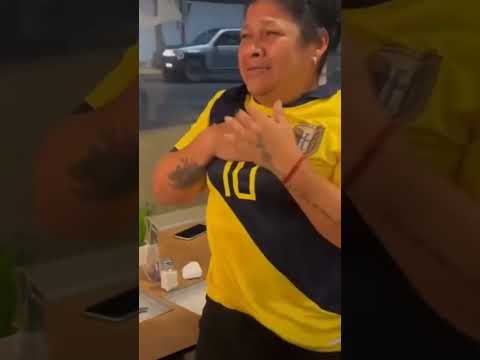 ¡Lágrimas de Orgullo! La Mamá de Keny Arroyo Vive el Debut de su Hijo #KenyArroyo #LaTri