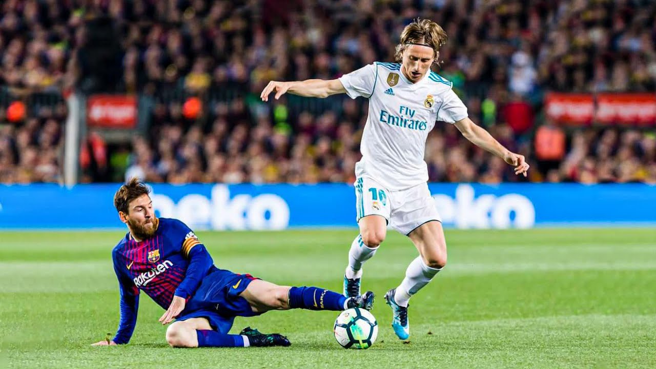 Luka Modric: Top 5 Midfielder Skills ⚽