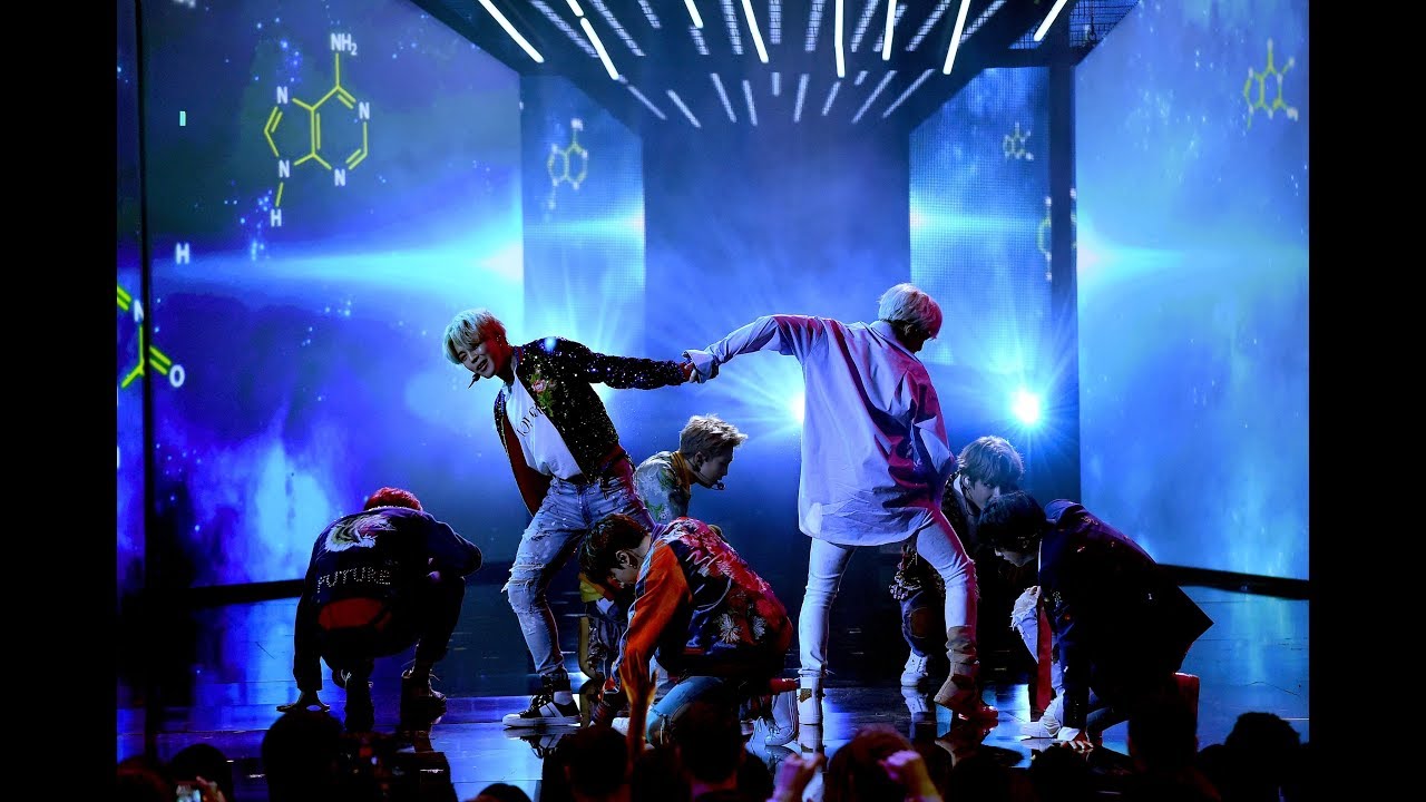 BTS Wows Fans Performing 'DNA' on AMA 🎤 | Don't Miss Their Amazing Performance!