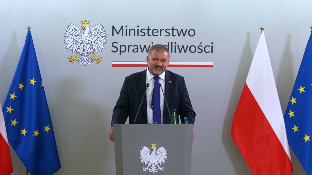 Minister Waldemar Żurek Podsumowuje Miesiąc: Decyzje Kadrowe i Nowe Projekty Ustaw ⚖️