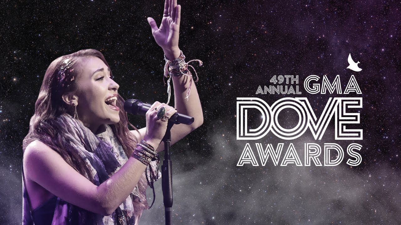 Lauren Daigle Performs 'You Say' at 2018 Dove Awards 🎶