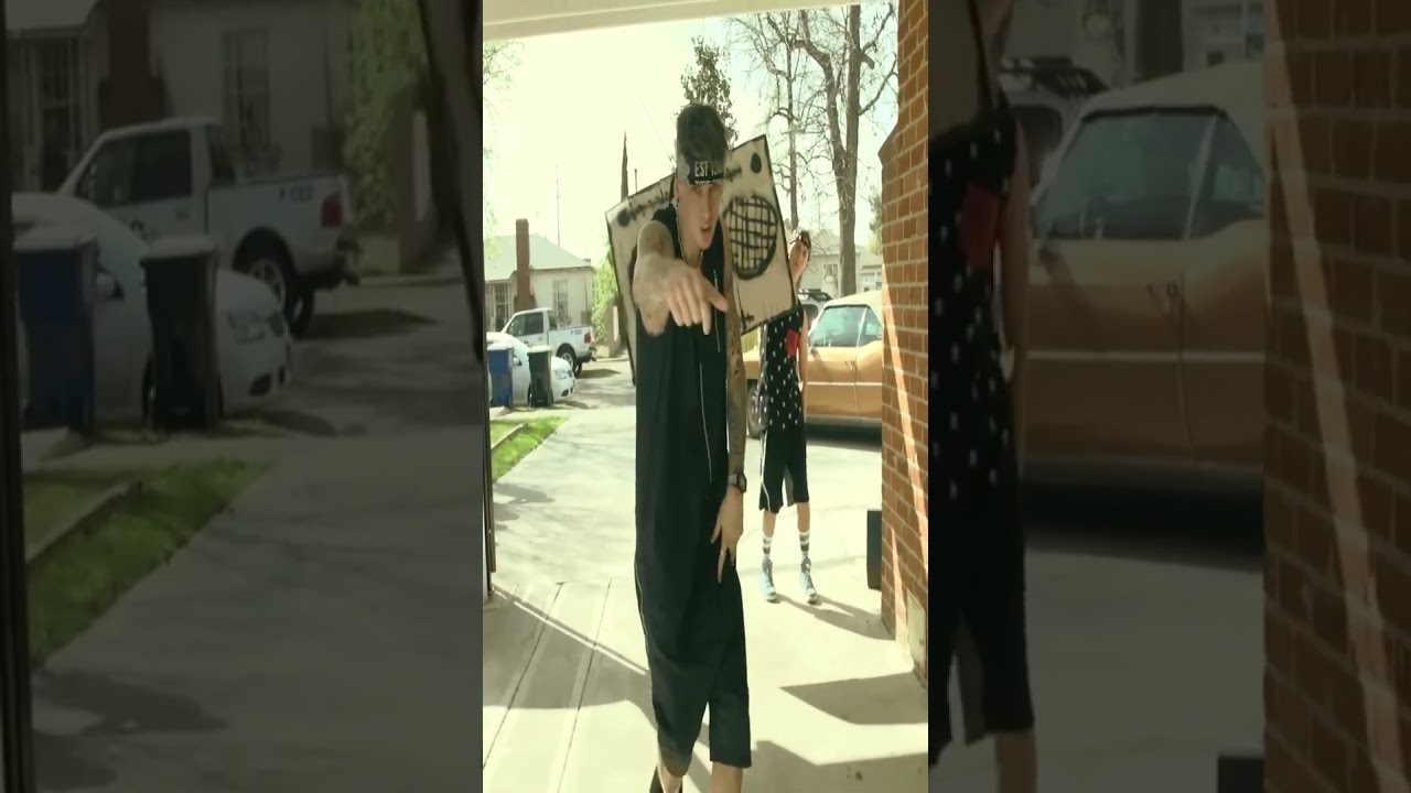 Machine Gun Kelly - Sail