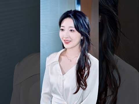 Five Years Later, She Returns with His Hidden Heirs