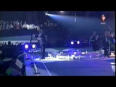 Coolio Performs 'Gangsta's Paradise' Live 🎤