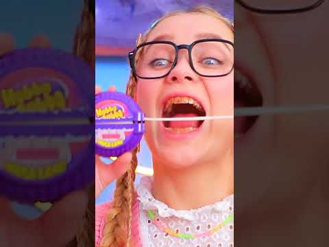 Ew! ๐ฐ #troom #chucky #bubblegum