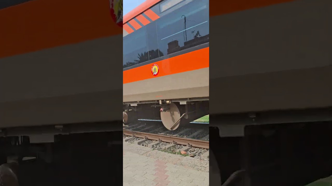 Vande Bharat Crossing Puraini Halt, Bhagalpur 🚄