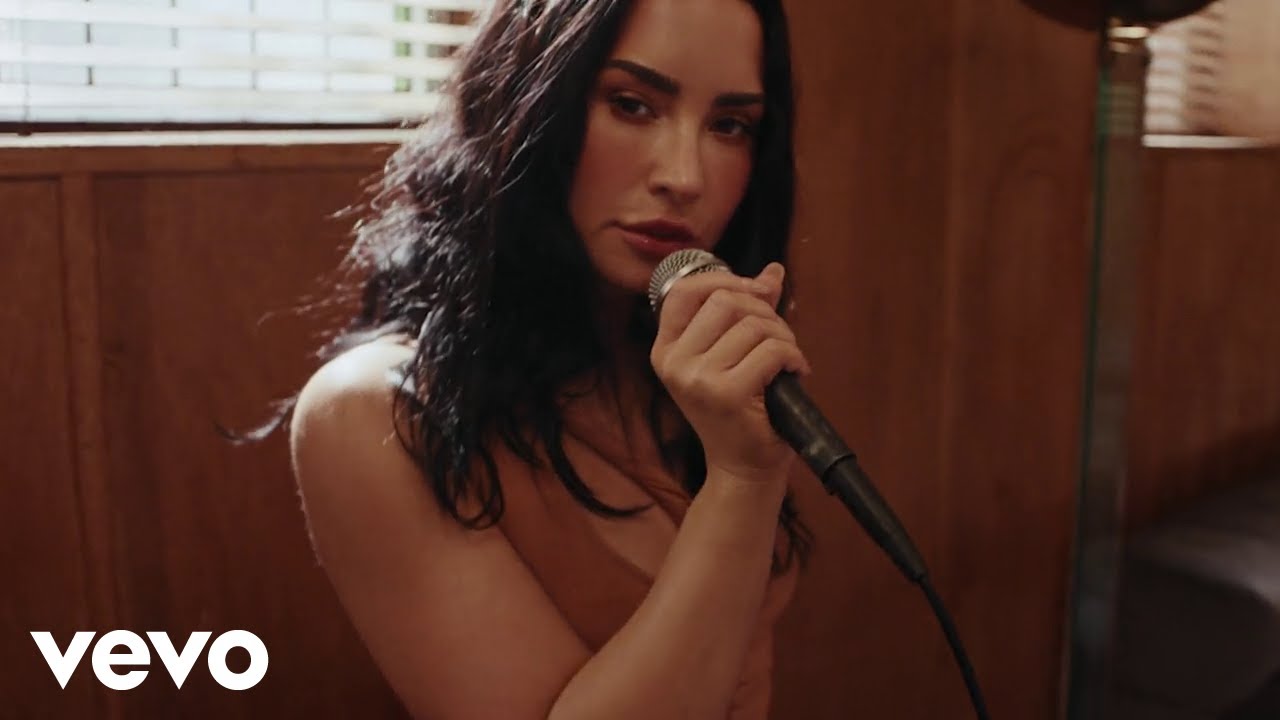 Demi Lovato Performs 'Let You Go' Live