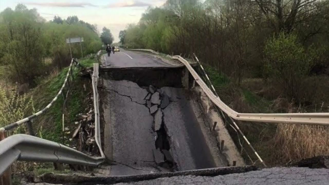 Обвал моста на дороге Львов - Луцк 💥