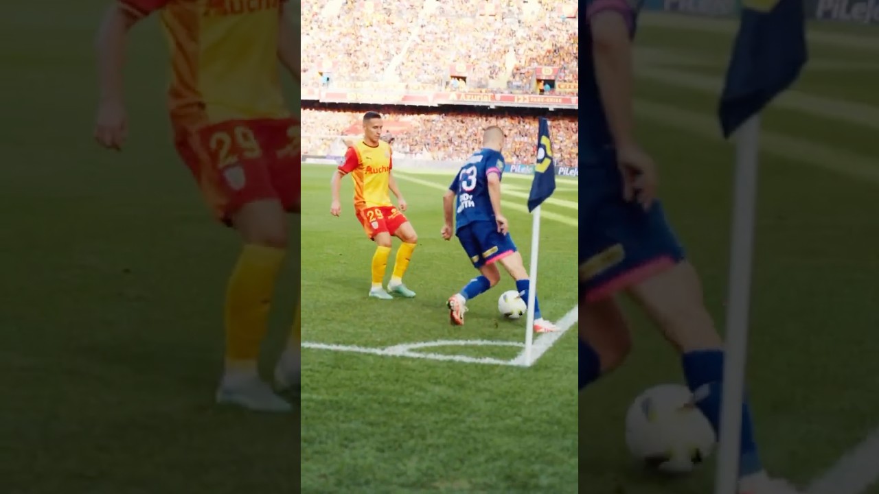 Zhegrova taking the nutmeg skills to another level 🤯