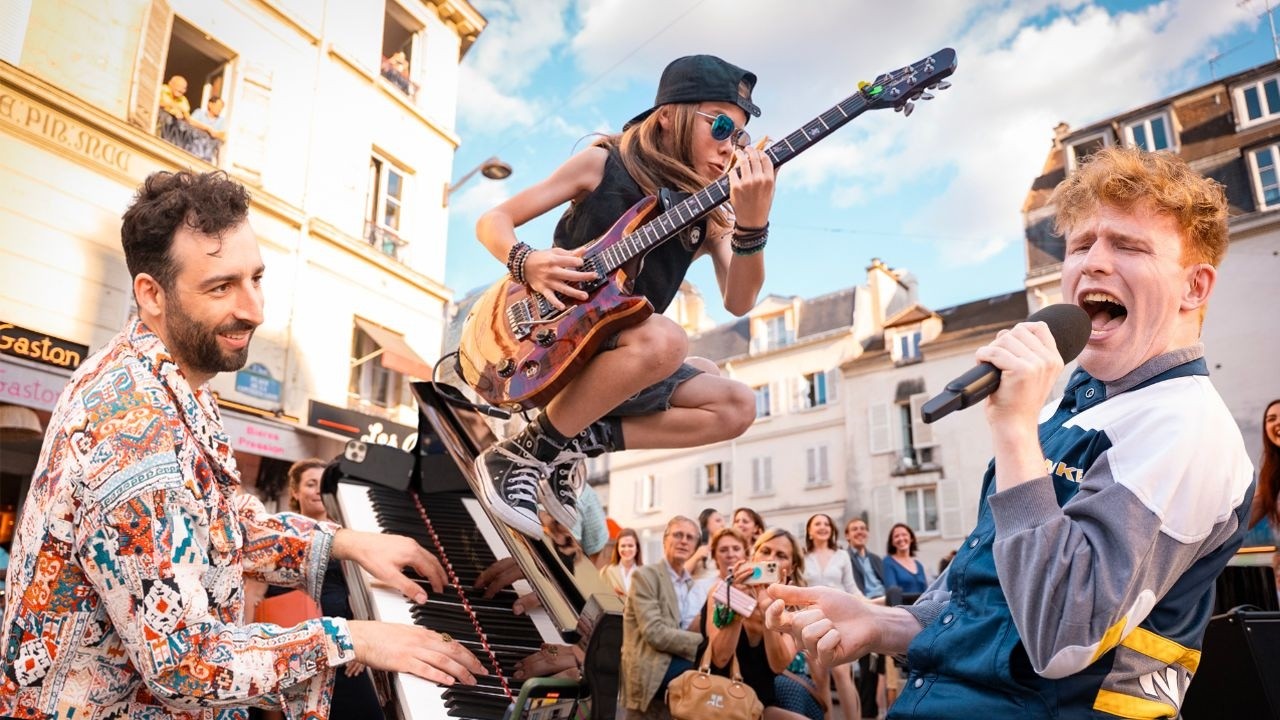Epic Bohemian Rhapsody Flashmob in Paris 🎶