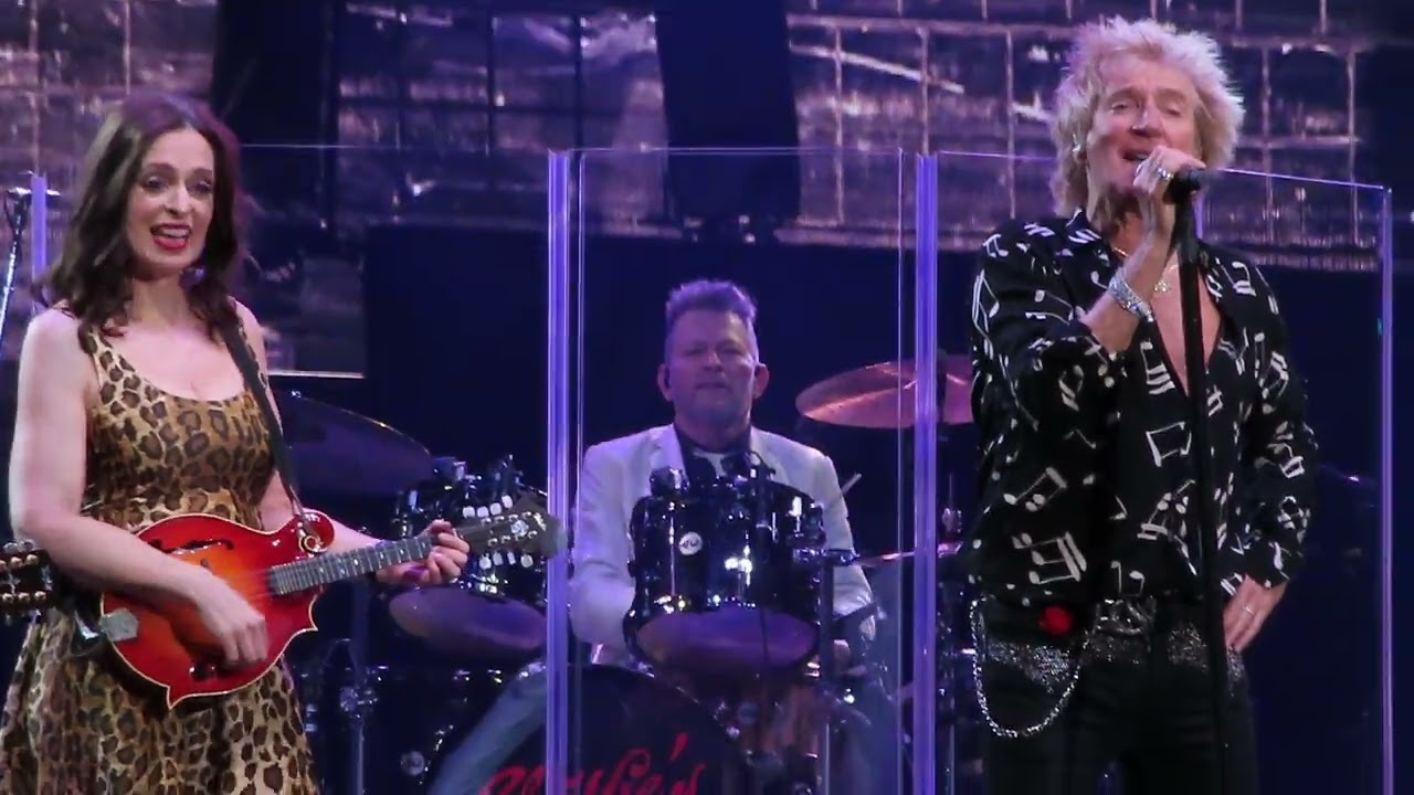 Rod Stewart Performs 'Maggie May' Live 2024 π€
