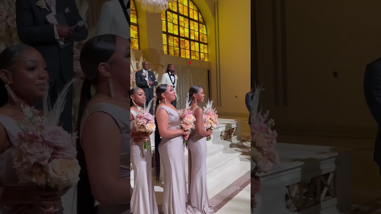 Heartwarming Bridesmaids' Reactions During the Bride's Grand Entrance 💖