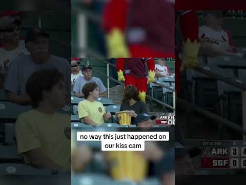 No way this just happened on our kiss cam 💀