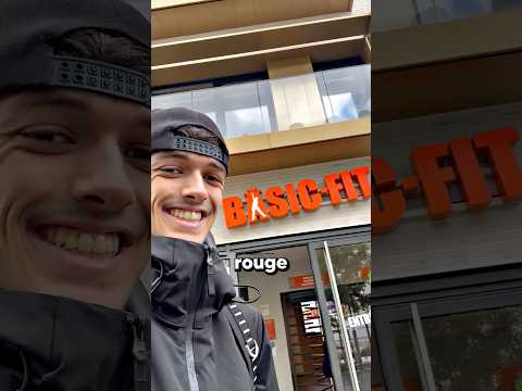 C'est IMPOSSIBLE de trouver du ROUGE dans un BASIC FIT ? 🤔 #Shorts