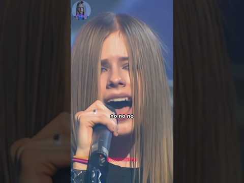 Avril Lavigne Complicated Live 😏 #avrillavigne #complicated #2000s #lyricvideo #shorts #fyp #viral