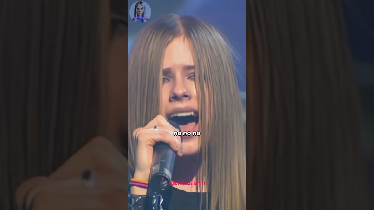 Avril Lavigne's Iconic 'Complicated' Live Performance 🎤