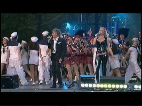 Rod Stewart Performs 'Rhythm of My Heart' at Olympic Torch 🌟