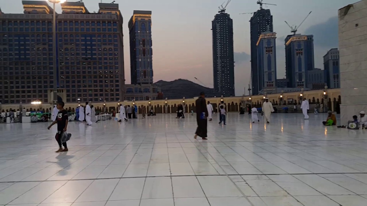 أذان المغرب من الحرم المكي الخميس 21-4-1438 مع المؤذن هاشم السقاف 🌙