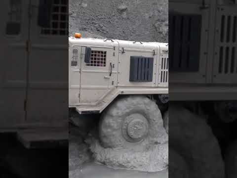 Russischer MAZ 537 BC8 kämpft durch tiefen Schlamm 🚛