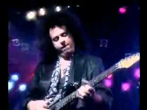 Lee Ritenour & Steve Lukather Perform 'Cause We've Ended as Lovers' 🎸